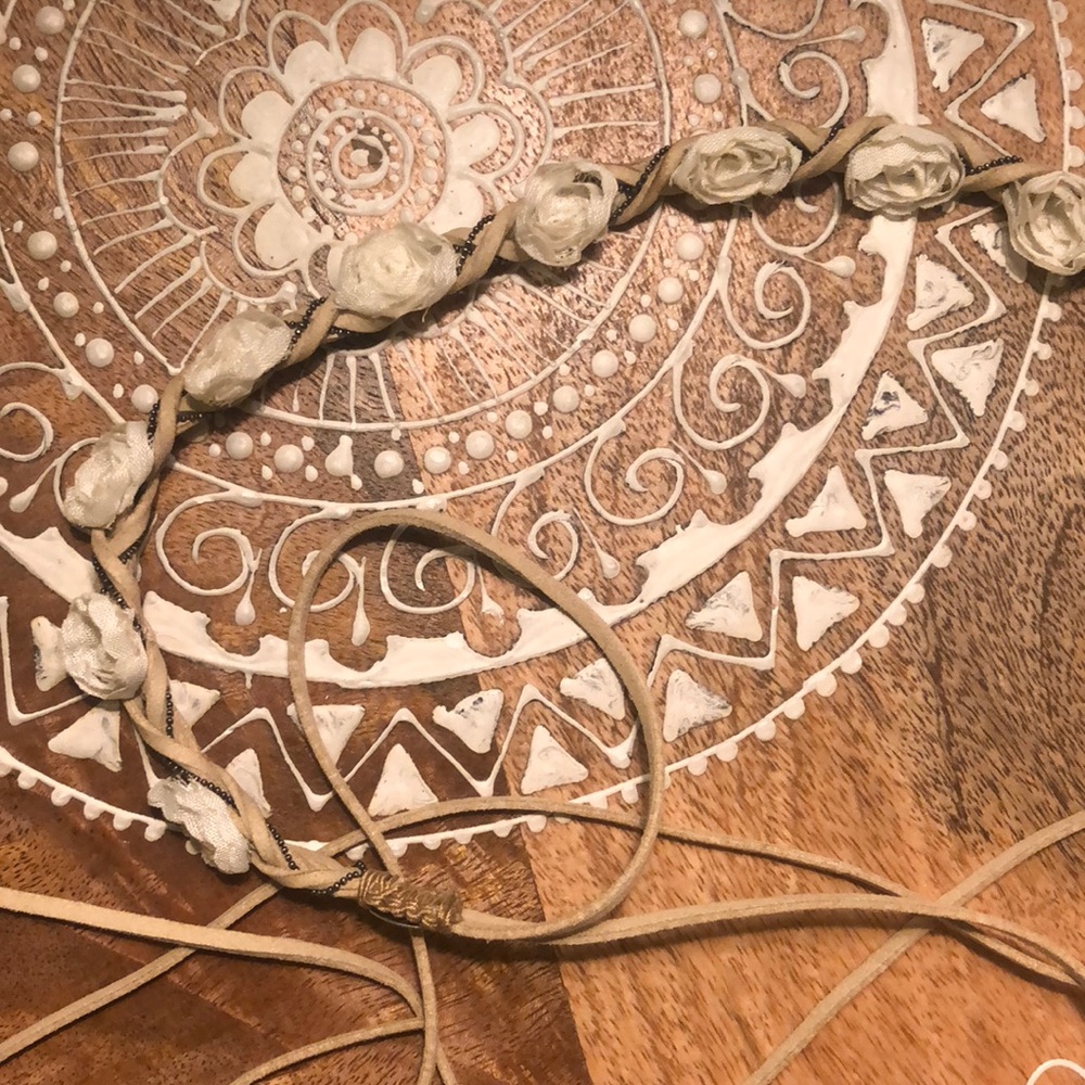 American Eagle braided white floral headband - Picture 2 of 2